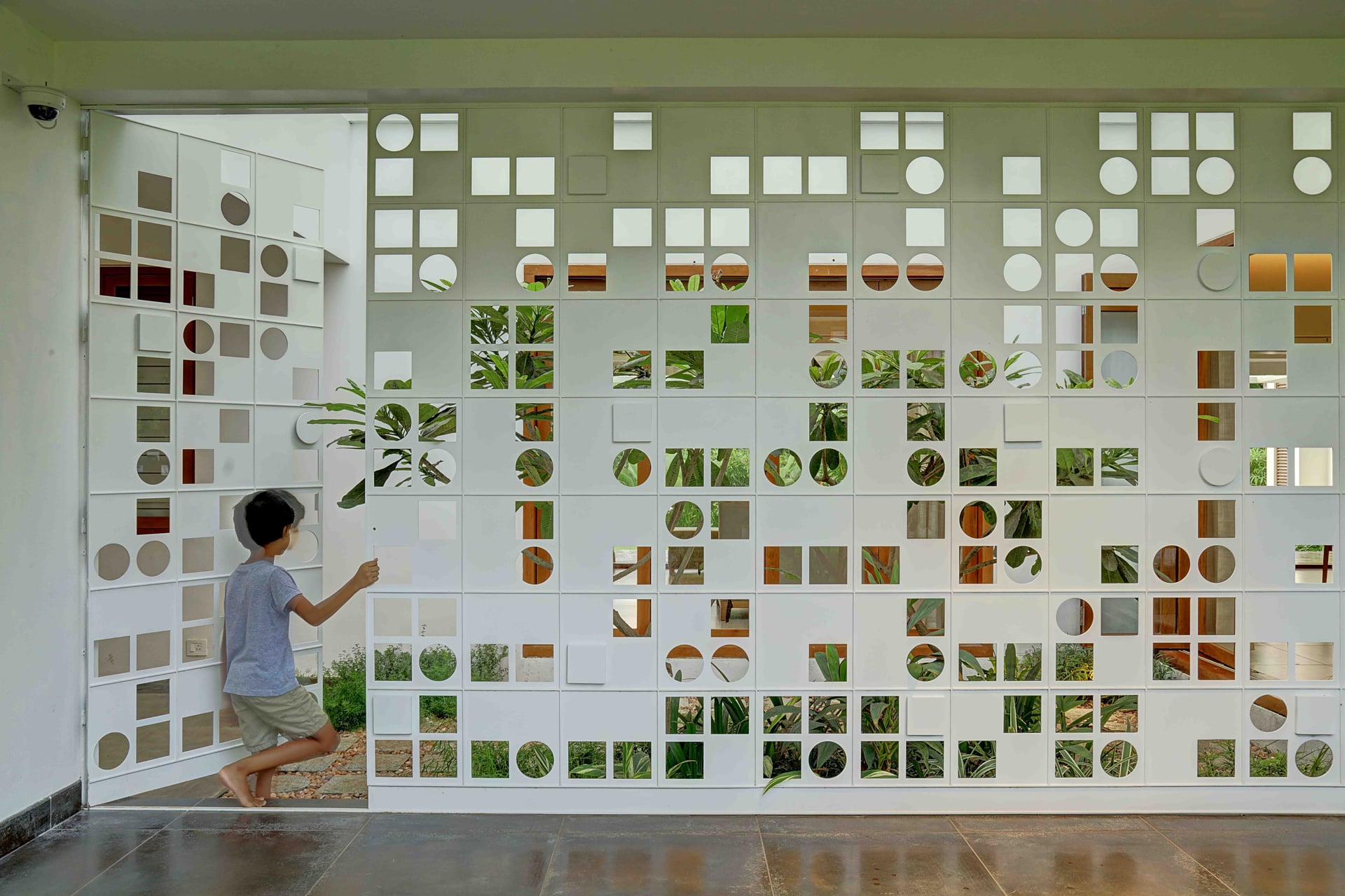 Lucent House - Image 6